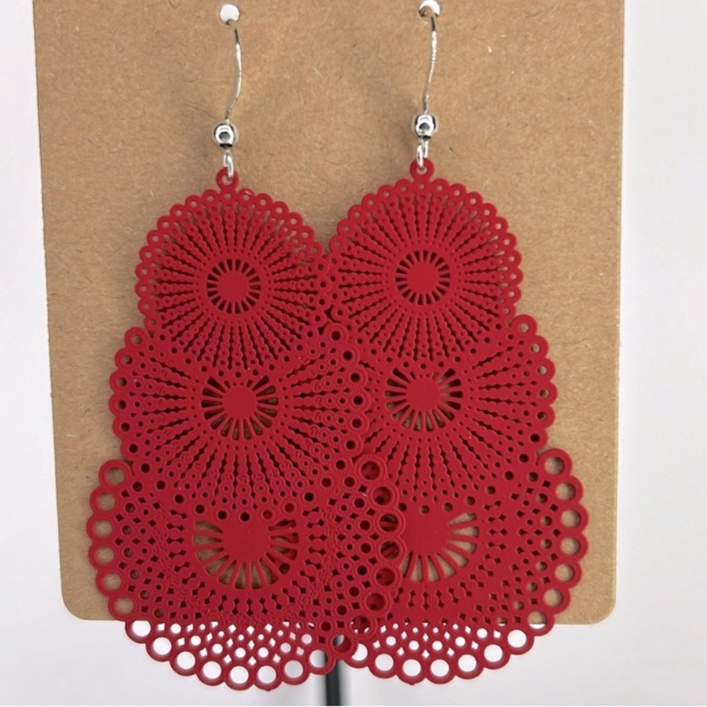 🎆 3 for $20 🎆    Bold Red Cutout Tiered Dangle Earrings – Lightweight Statemen